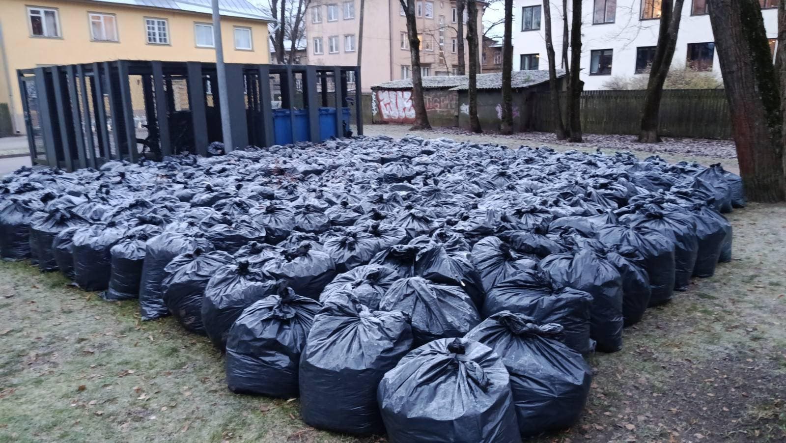 Vana mööbli ja suurjäätmete laadimine